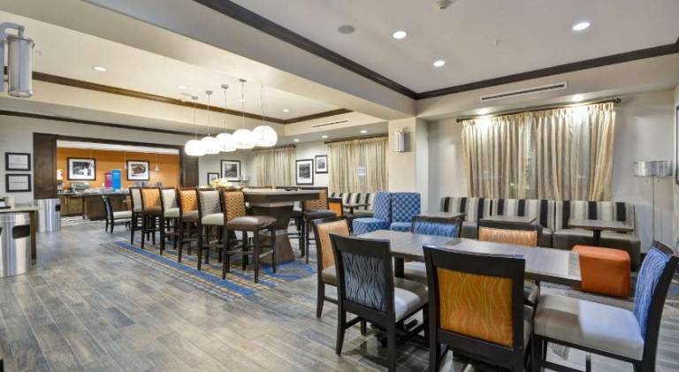 Hampton Inn Kenedy — photo 4