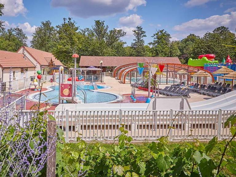 Child-friendly wonderful bungalow with patio & heated pool | Pets are welcome — photo 3