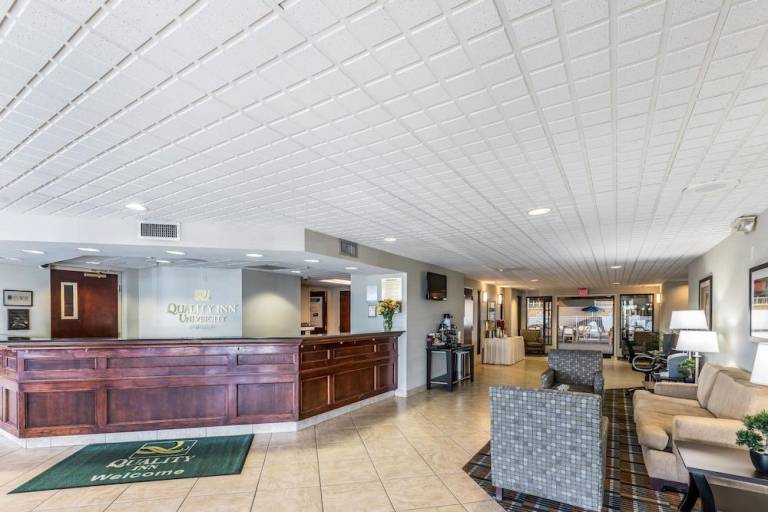 University Quality Inn — photo 3