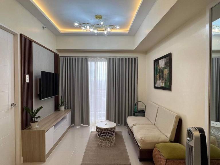 Apartment with pool & yard | Good for workation in Makati