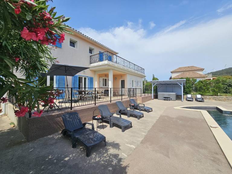 Spacious villa with private pool and hot tub — photo 5