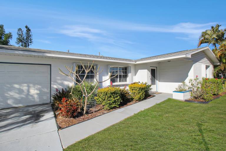 Delightful 2 BR / 2 BA Home in West Bradenton - Sans Souci — photo 3