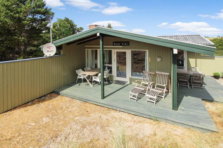 Vacation home with terrace in Hvide Sande