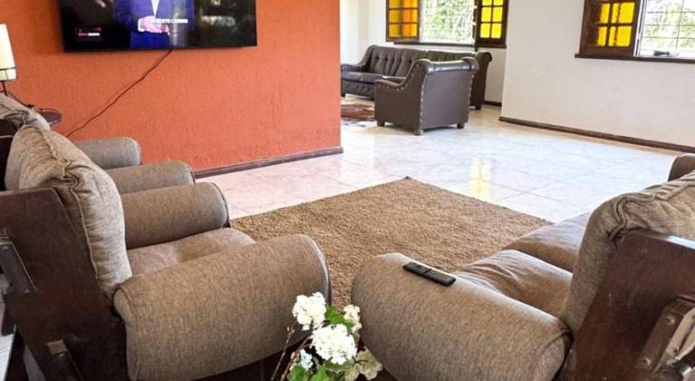 Spacious vacation home with barbeque, jacuzzi & yard | Good for workation | Dogs allowed — photo 2