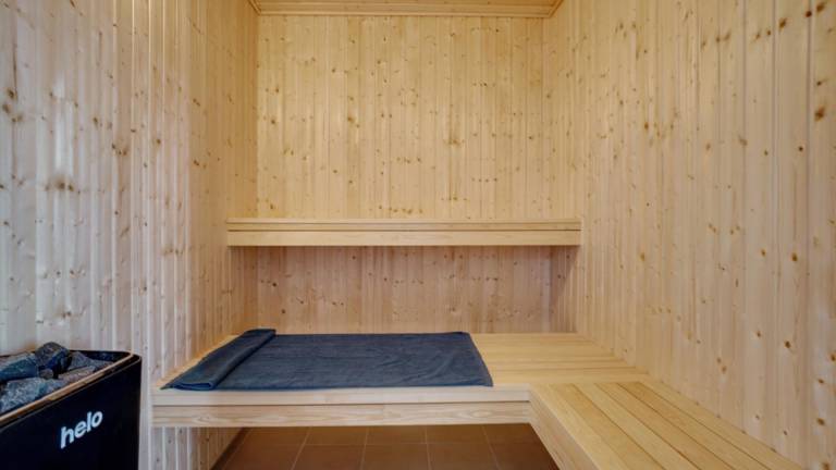 Vacation home with yard, sauna & private pool — photo 5