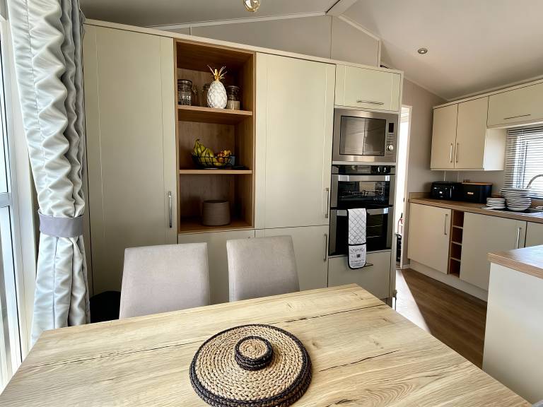 Cottage with garden & pool | Beach view — photo 2