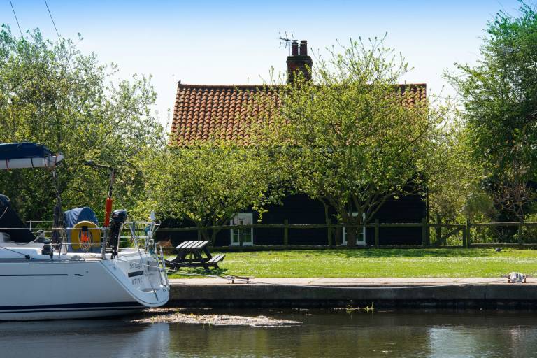 Cottage Heybridge Basin