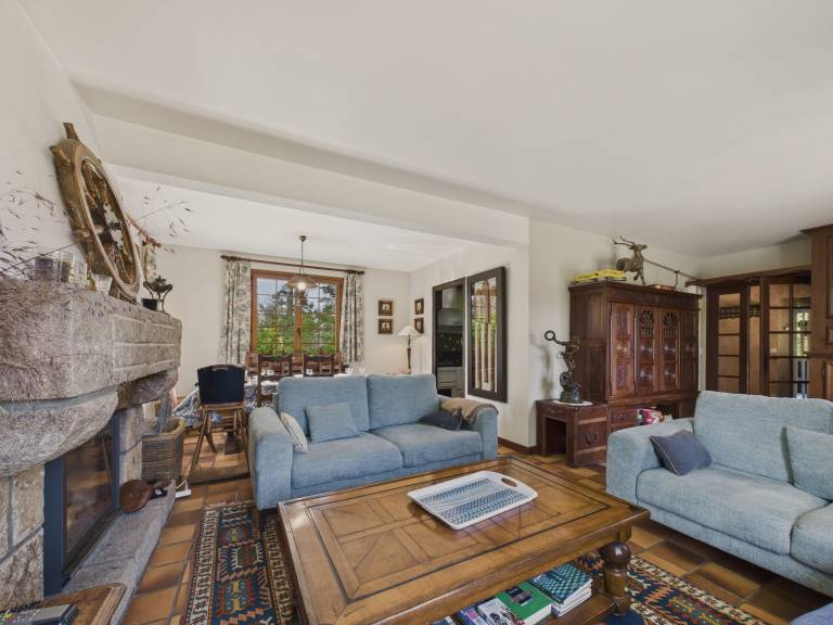 House with garden & patio — photo 2