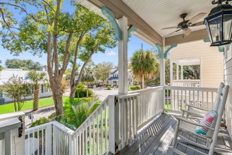 The Turtles Nest - 1067 College Street — photo 4