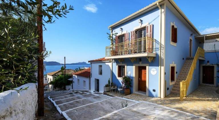 Serviced apartment with patio in Pylos-Nestoras