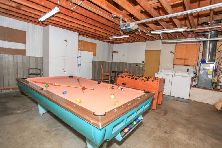 Cabin with hot tub, patio & BBQ | Lake view — photo 4