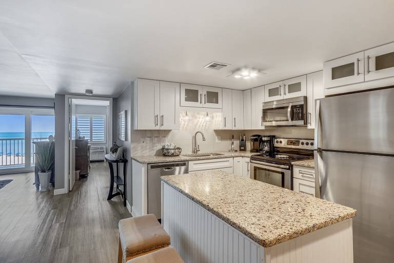 Child-friendly wonderful condo with pool & patio | Beach nearby | Pet-friendly — photo 5