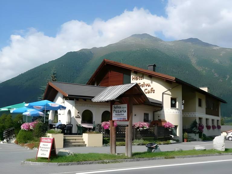 Hotel Pizzeria Selva in Val Muestair