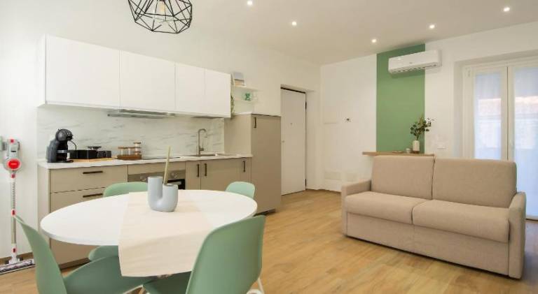 Apartment with patio & yard — photo 3