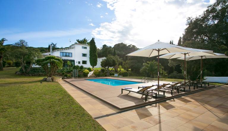 Villa 'Masia Roca Rodona' with Mountain Views, Wi-Fi and Air Conditioning in Sant Feliu de Guíxols