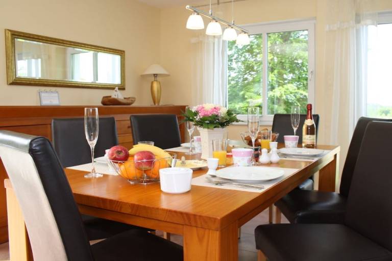 Fully equipped vacation home with patio & barbeque | Next to the beach | Pets are welcome — photo 3