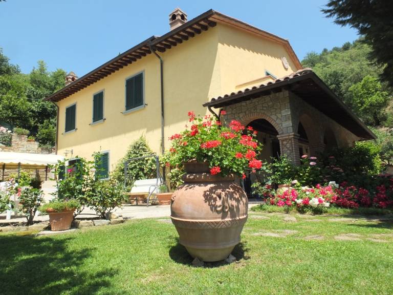 Family-oriented villa with private pool, barbeque & patio | Garden view | Pet-friendly — photo 2