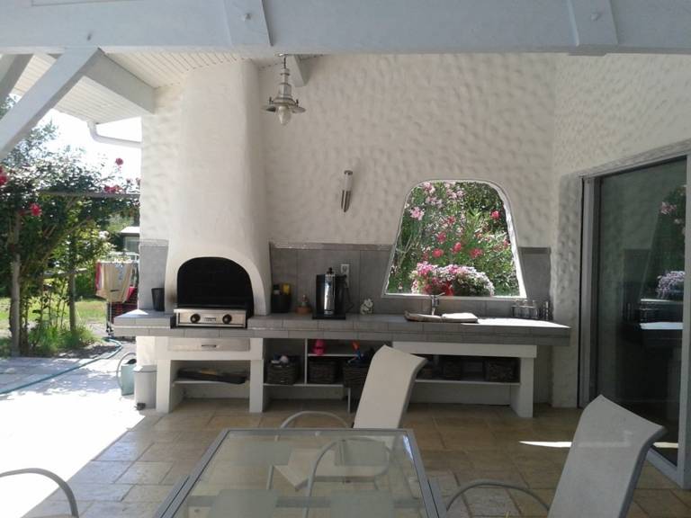 Luxurious Villa with Pool, Jacuzzi, and Covered Terrace near Biscarrosse Center — photo 2