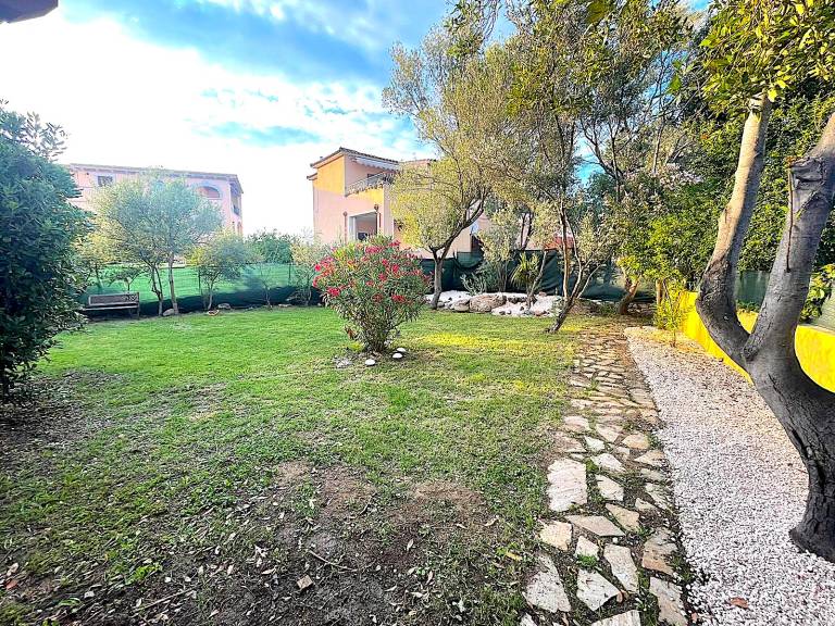 Holiday apartment with patio, grill & yard | Garden view | Pet-friendly — photo 4