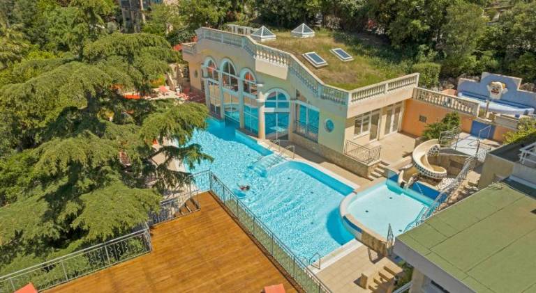 Serviced apartment with patio, sauna & pool in Sainte-Maxime