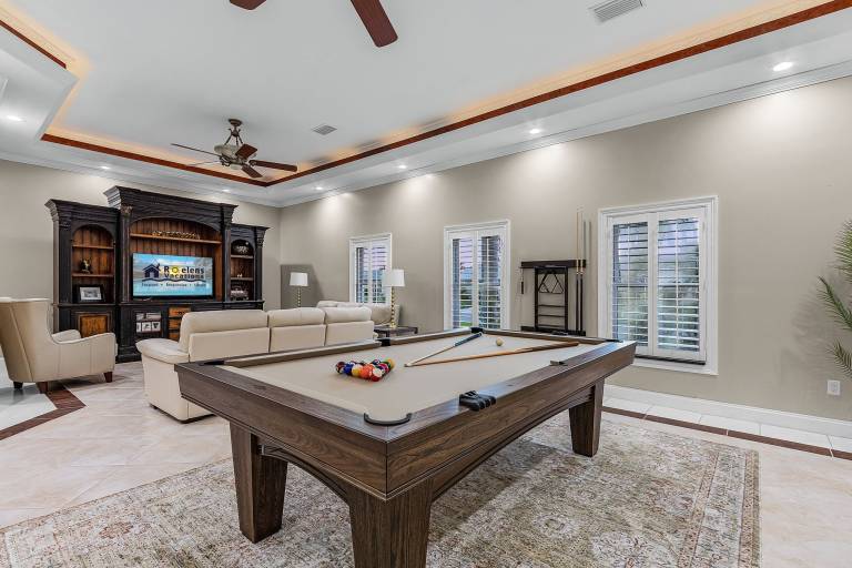 Family-friendly big house with barbecue & private pool | Water view | Pets allowed — photo 3