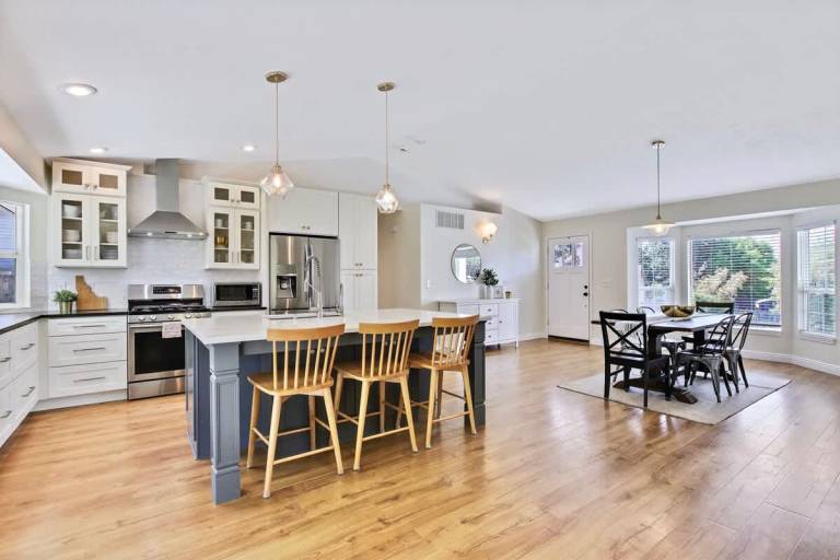 Child-friendly vacation home with barbecue & yard | Pet-friendly — photo 2