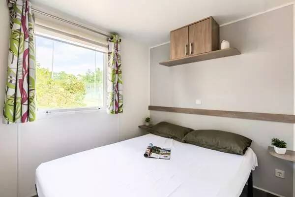 Mobile home with yard, heated pool & jacuzzi | Dogs allowed — photo 2