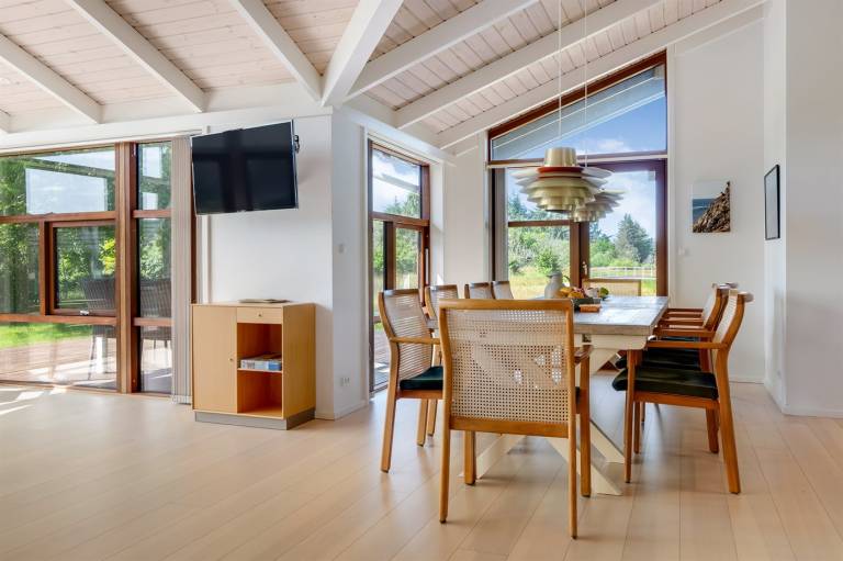 Vacation home with hot tub, terrace & barbecue — photo 4