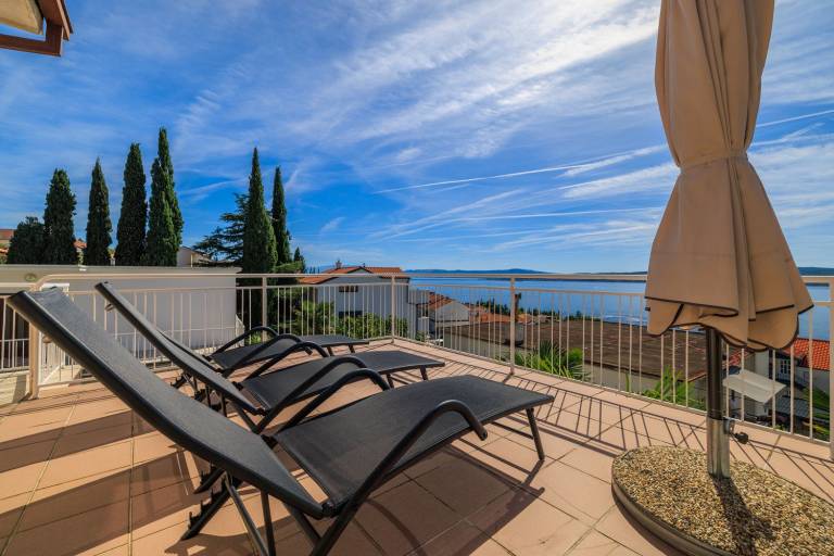Charming flat just 260 metres from the beach with a fantastic terrace and sea views — photo 4