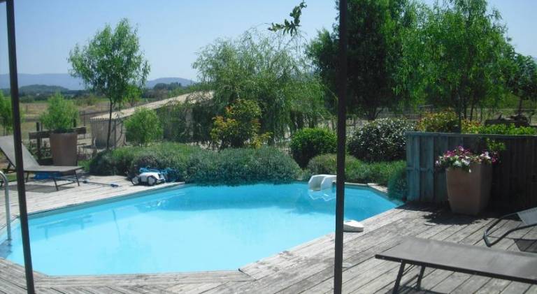 Apartment with pool — photo 2