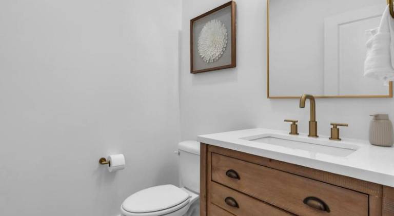 Stylish 4BR Walk to the Beach in Myrtle Beach, SC