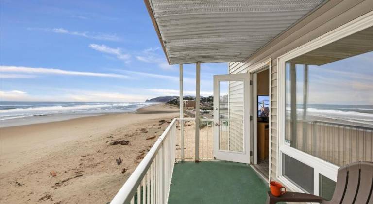 Oceanfront Suite - Heated Indoor Pool - Beach Access — photo 3