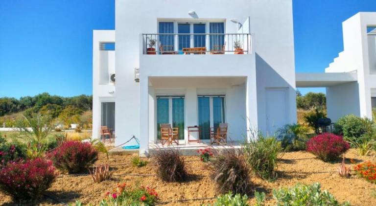 Villa with yard, barbeque & patio — photo 5