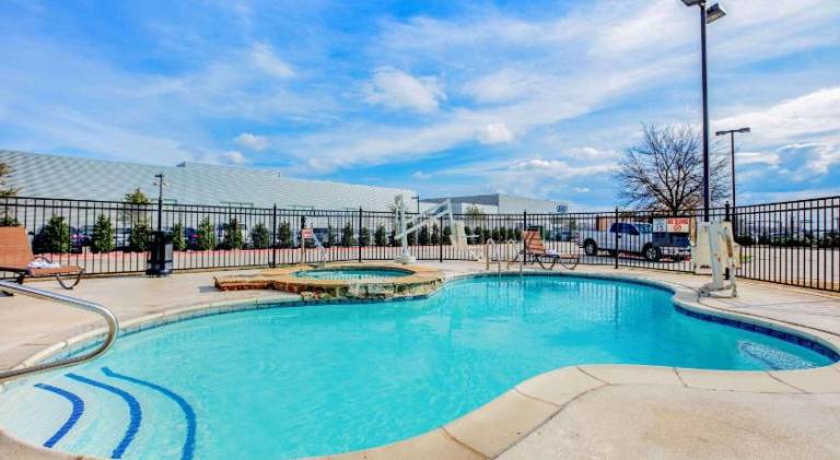 La Quinta Inn & Suites by Wyndham McKinney — photo 3