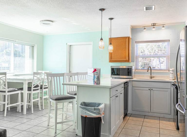 2 Barracuda/2 BR 2 BA Cottage Near the Beach/Pet-Friendly — photo 2