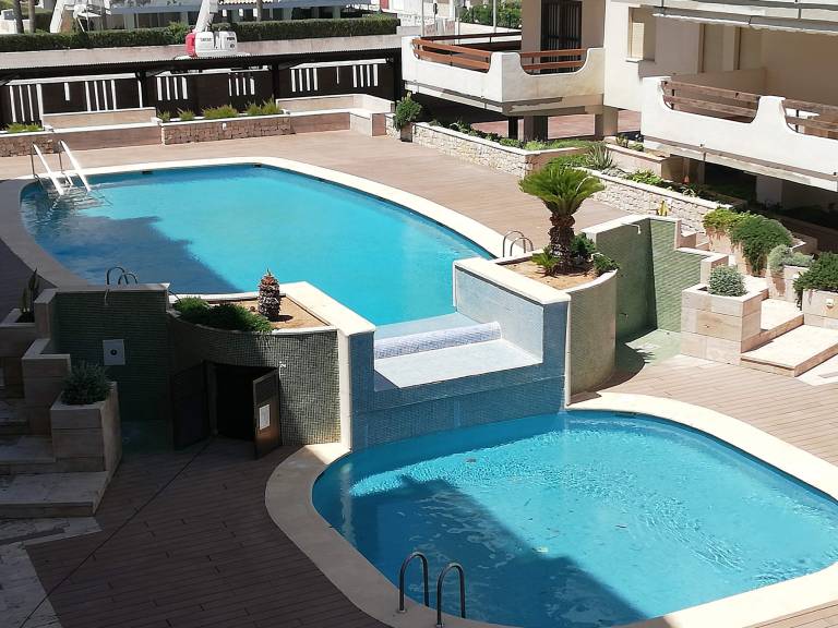 Holiday apartment with pool, yard & terrace | Beach view — photo 5