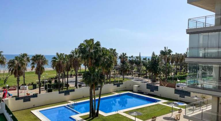 Holiday apartment with patio & pool | Pet-friendly — photo 3