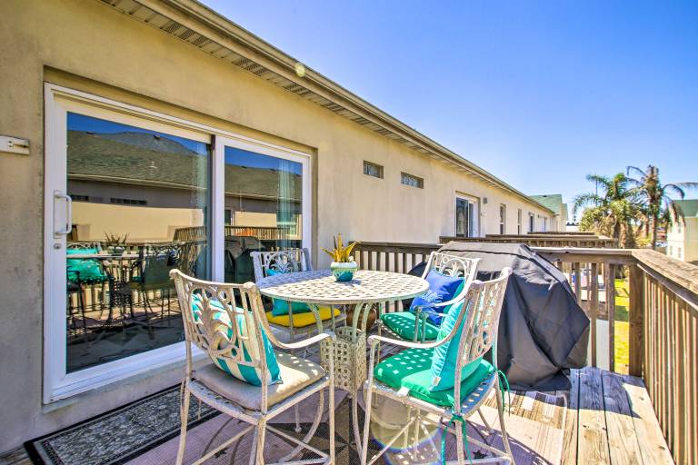 South Padre Island Condo w/ Pool Access & Balcony! — photo 3