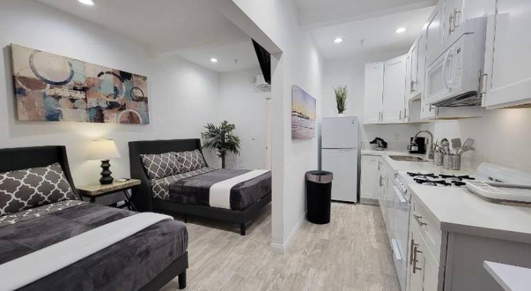 Charming rental apartment | Pets are welcome in Culver City, CA