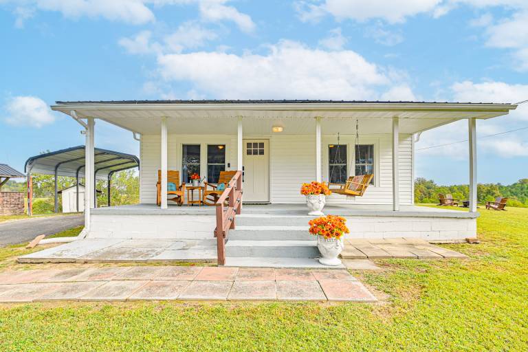 Rock Climb, Hike, Relax! Quiet Beattyville Retreat in Kent, KY