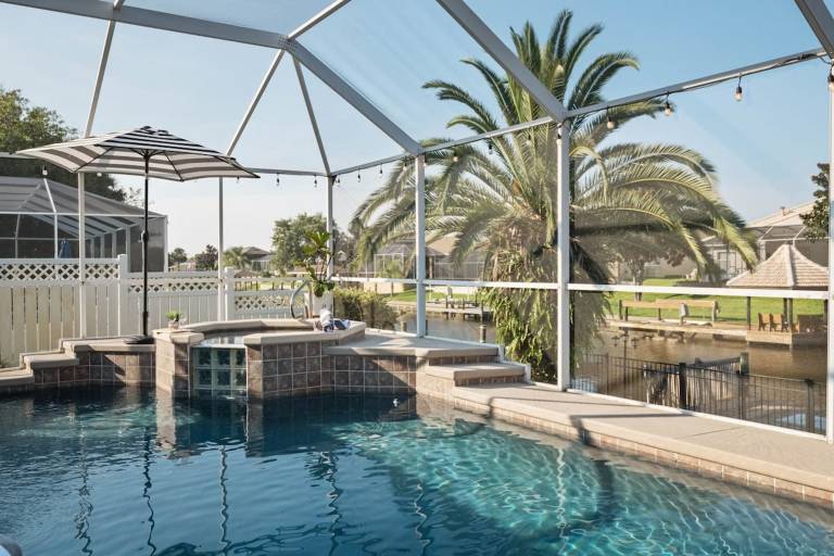 Casa Canal 4 Bed 3 Bath Pool Spa Boat dock sleeps 8 in Palm Coast, FL