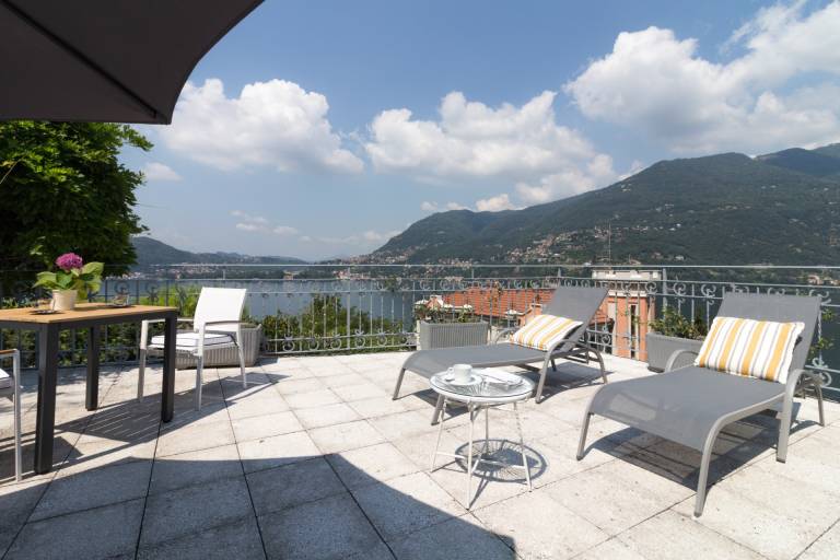 Rental apartment with patio & yard — photo 5