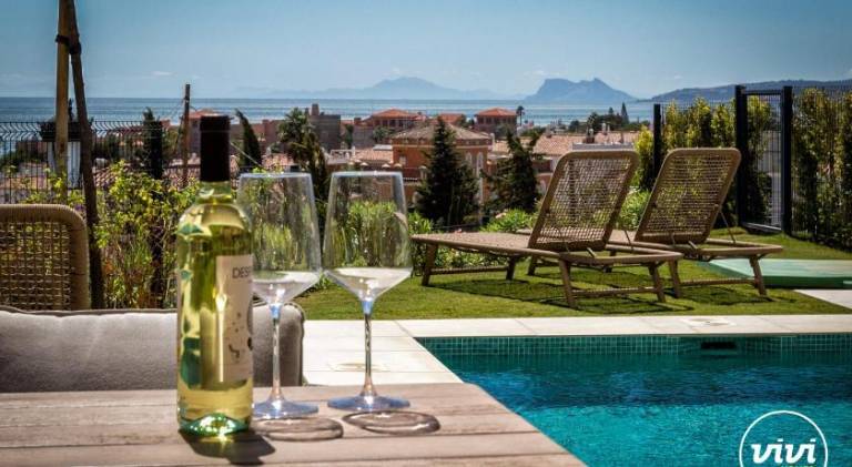 Fully equipped house with private pool, yard & patio | Beach nearby | Pets are welcome in Estepona