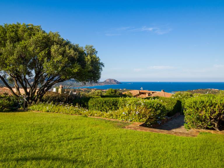 Villa with terrace, barbeque & yard | Mountain view — photo 4