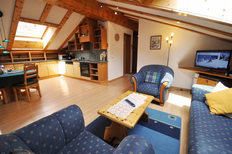 Family-oriented beautiful apartment | Mountain view | Ski nearby | Pets allowed — photo 3