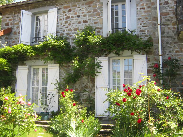 Apartment with terrace & garden | Garden view in Limoges