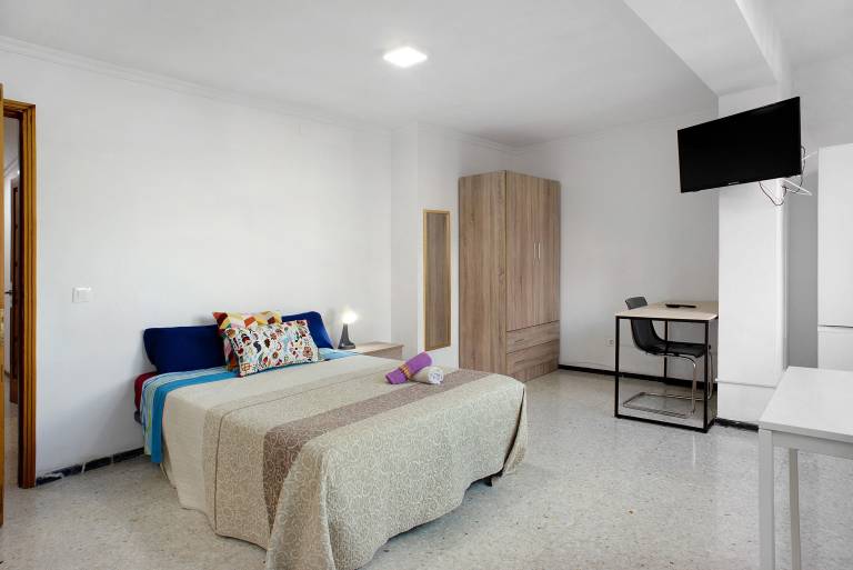 Studio with fast internet | Next to Triana | Mountain view — photo 3