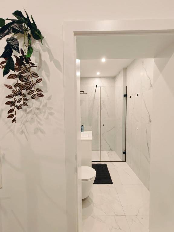 Kolibri 1BR 3 Min to U1 Free Parking — photo 4