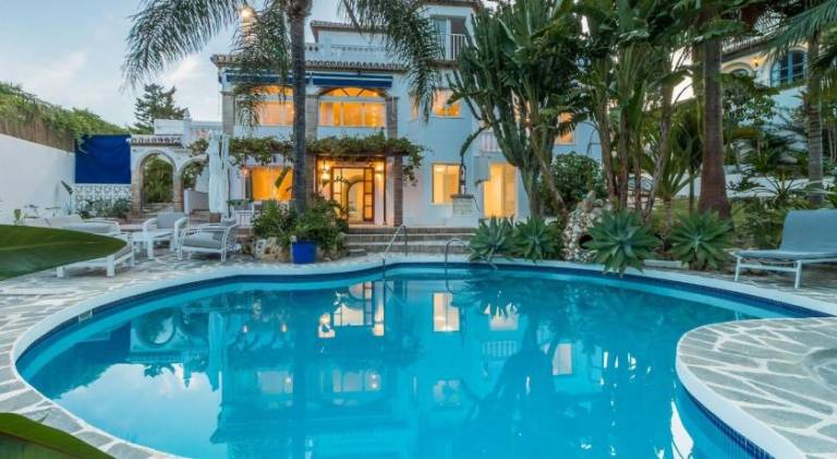 Villa with pool — photo 3