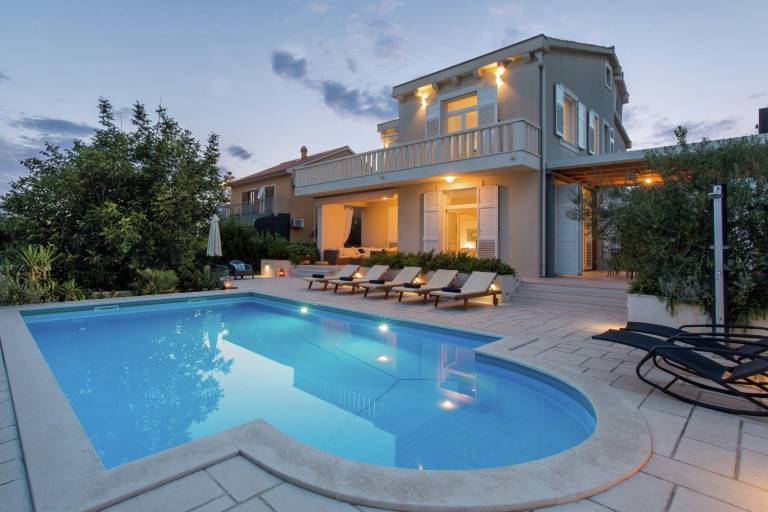 Children-friendly pleasant villa with pool, barbeque & patio | Pet-friendly in Trogir